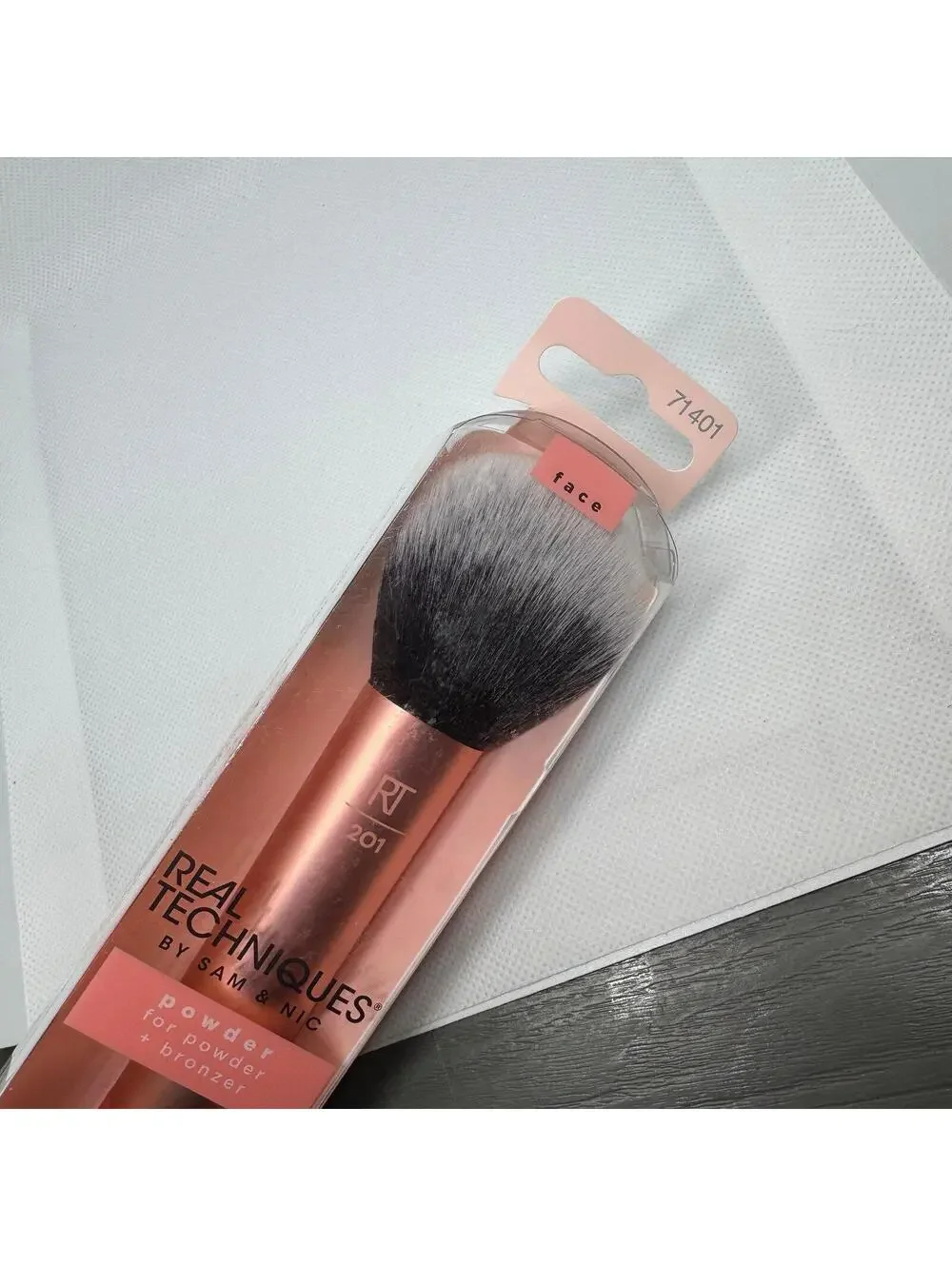 Real techniques makeup powder brush #201